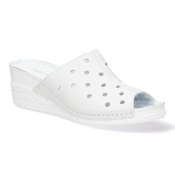 Pevné kožené žabky+perforace Pollonus white 5-1413-001