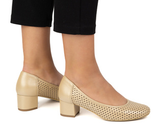 Ažurové kožené lodičky s robustním podpatkem - model 1622EX beige