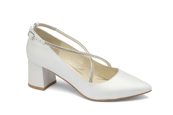 Lodičky na nízkém podpatku s ozdobnými křížovými pásky bílé BUTDAM