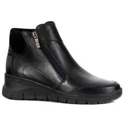 Dámské boty z přírodní černé kůže na lehkých platformách 