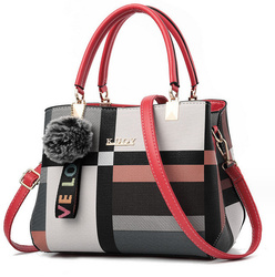 Dámský kabelkový kufr s bambulí