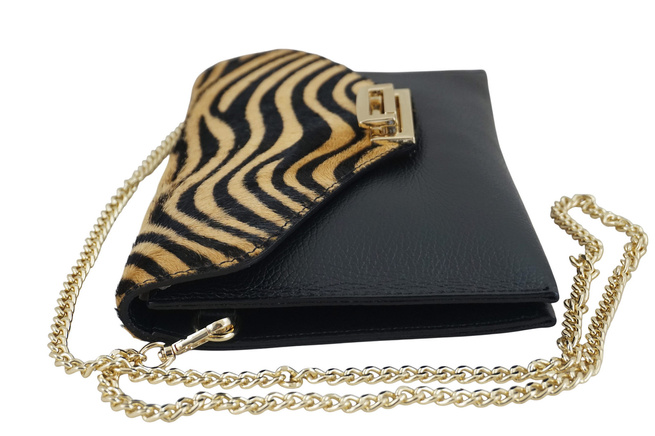 Wieczorowa kopertówka skórzana z modnym printem - Czarna