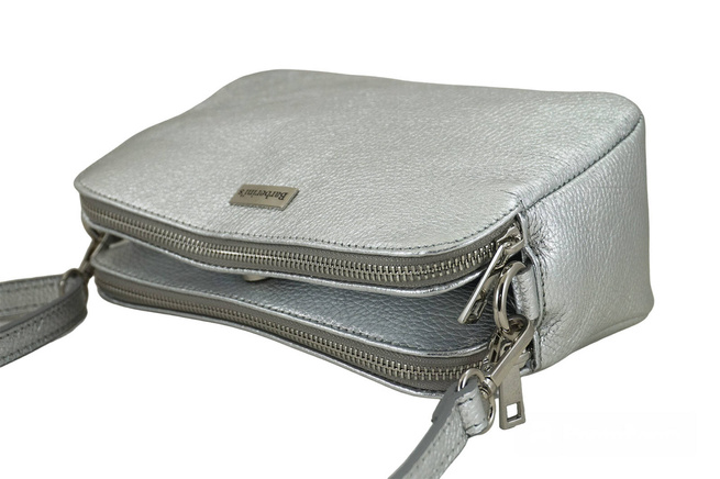 Damska torebka metalizowana - Srebrna