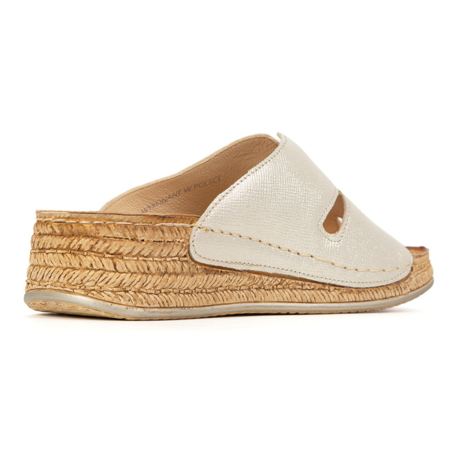 Wasak 0755W – klapki damskie skórzane na lekkim koturnie złote