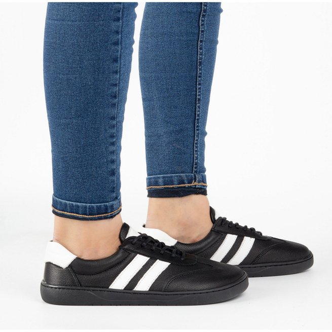 Buty skórzane damskie JOKER BLACKORWHITE 908 czarne – minimalistyczne sneakersy od Olivier
