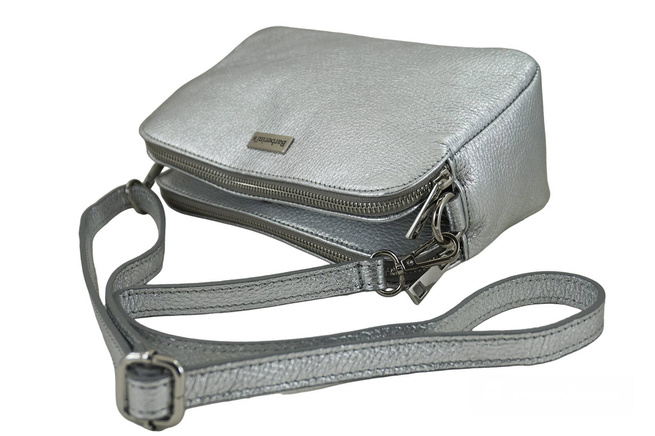 Damska torebka metalizowana - Srebrna