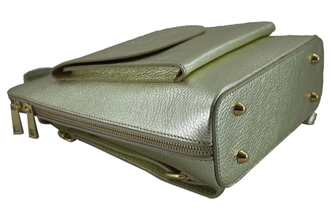 Batoh z metalizované kůže / poštovní taška 2v1 - tmavě zlatá