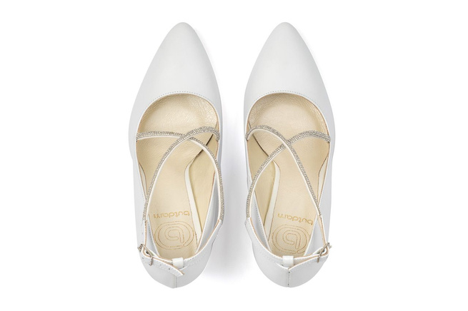 Czółenko niskie z ozdobnymi paseczkami na krzyż biały BUTDAM