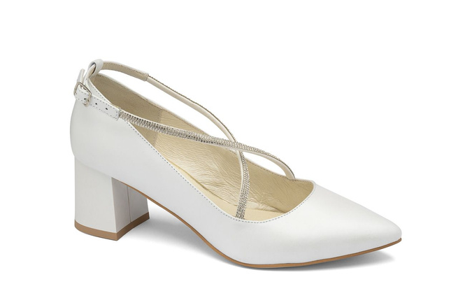 Czółenko niskie z ozdobnymi paseczkami na krzyż biały BUTDAM