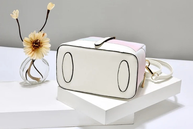 modna Torebka kuferek metaliczna czarna