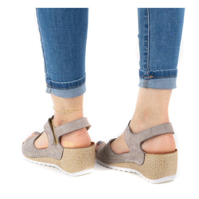 Pohodlné dámské kožené sandály 0474W šedé