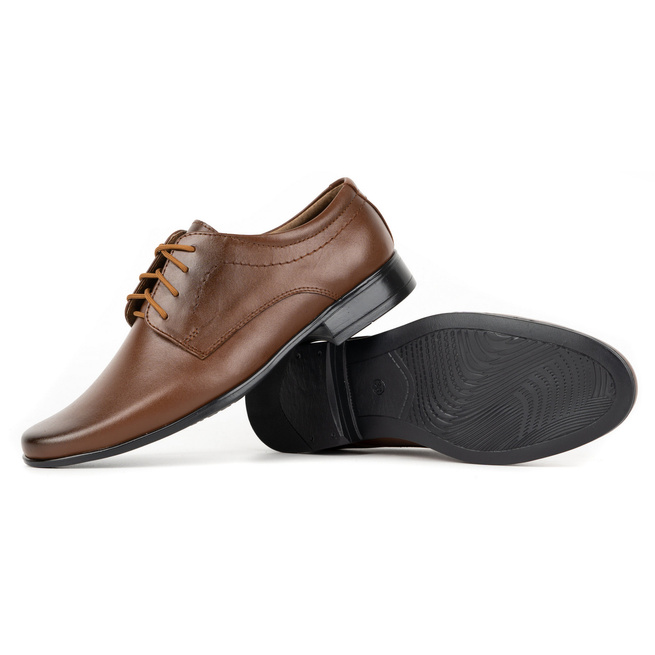 Chlapecká sada bot a pásku k přijímání z přírodní kůže v hnědé barvě