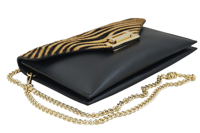 Večerní kožená kabelka s módním potiskem - černá