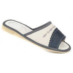 Klapki pantofle damskie skórzane kapcie góralskie M76 ecru z szarym