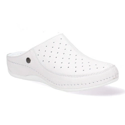 Skórzane klapki damskie zakryte Pollonus białe perforacja