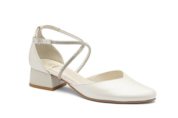 Buty ślubne skórzane na niskim obcasie z ozdobnymi paseczkami ekru BUTDAM