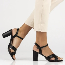  Damskie sandały skórzane na słupku czarne DS6901/25 BK